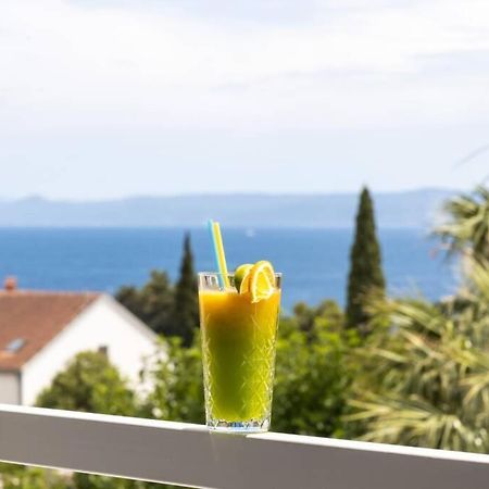 Holiday In Bol **** Yellow Extérieur photo